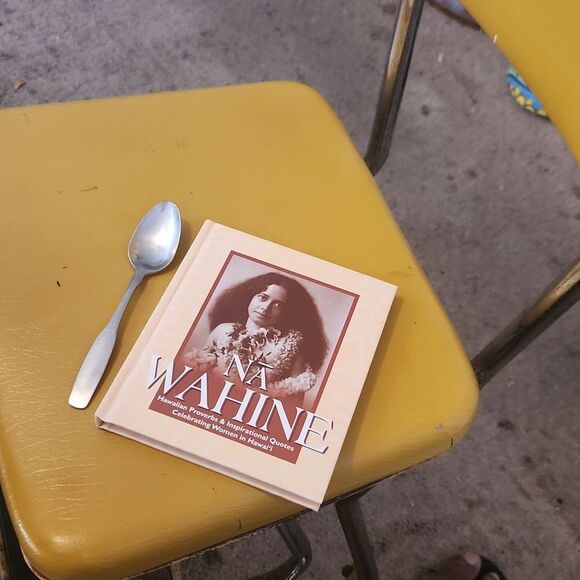 Na Wahine Book Hawaiian Proverbs and Inspirational Quotes - Picture 7 of 7